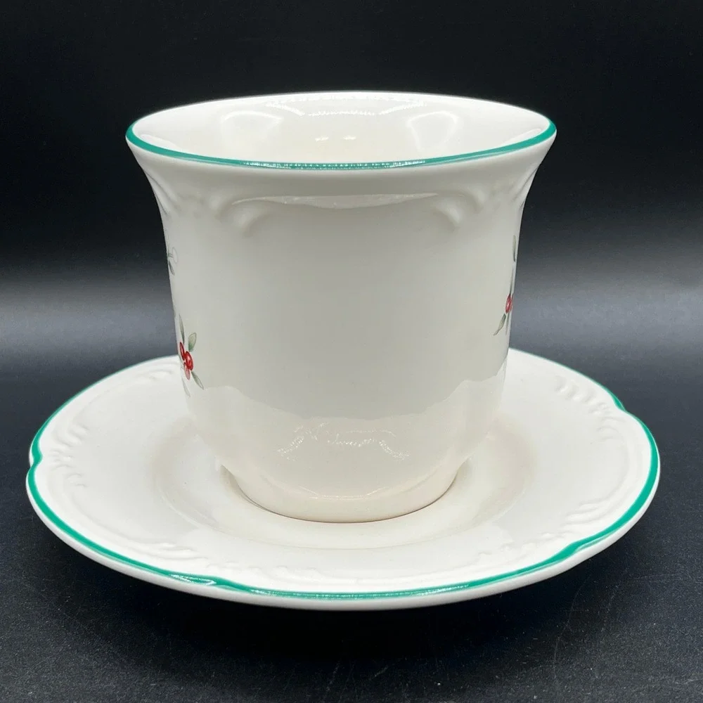 Pfaltzgraff Winterberry Cup Saucer Set 4 Christmas Holiday Stoneware USA As Is